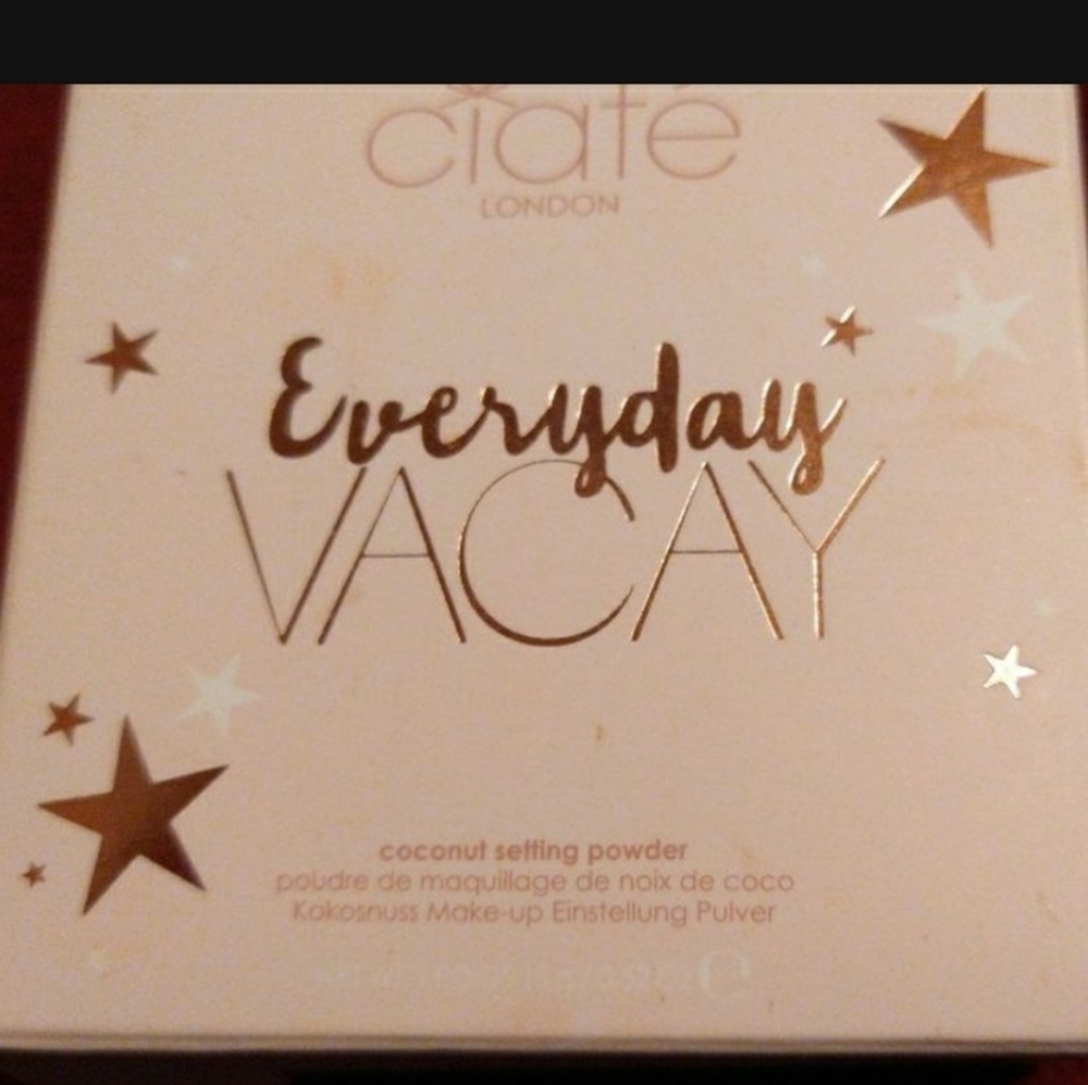 Ciaté London coconut 🥥 setting powder